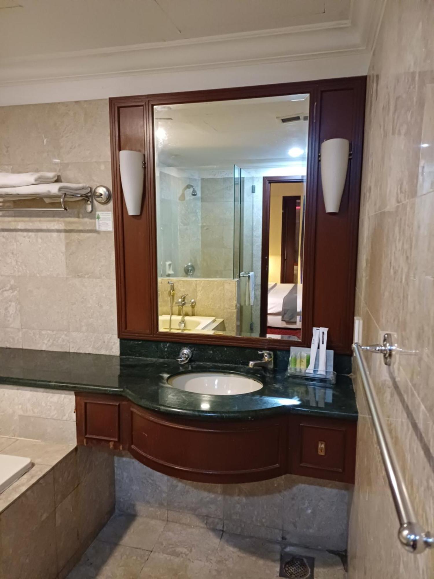 Berjaya Times Square Grand Service Suite Kuala Lumpur Luaran gambar
