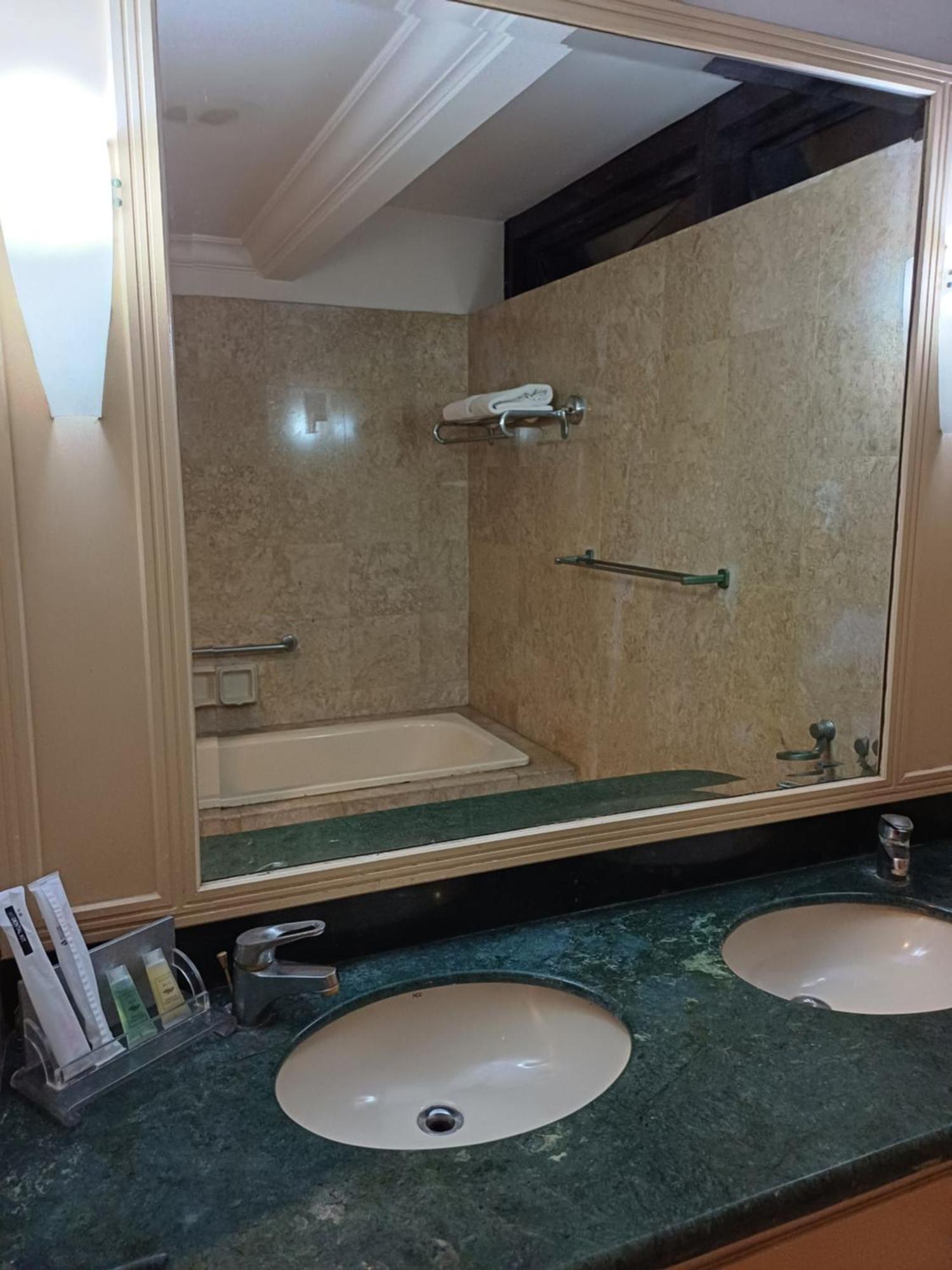 Berjaya Times Square Grand Service Suite Kuala Lumpur Luaran gambar